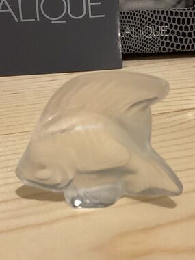 Lalique Cachet Poisson Incolore Crystal Fish Sculpture